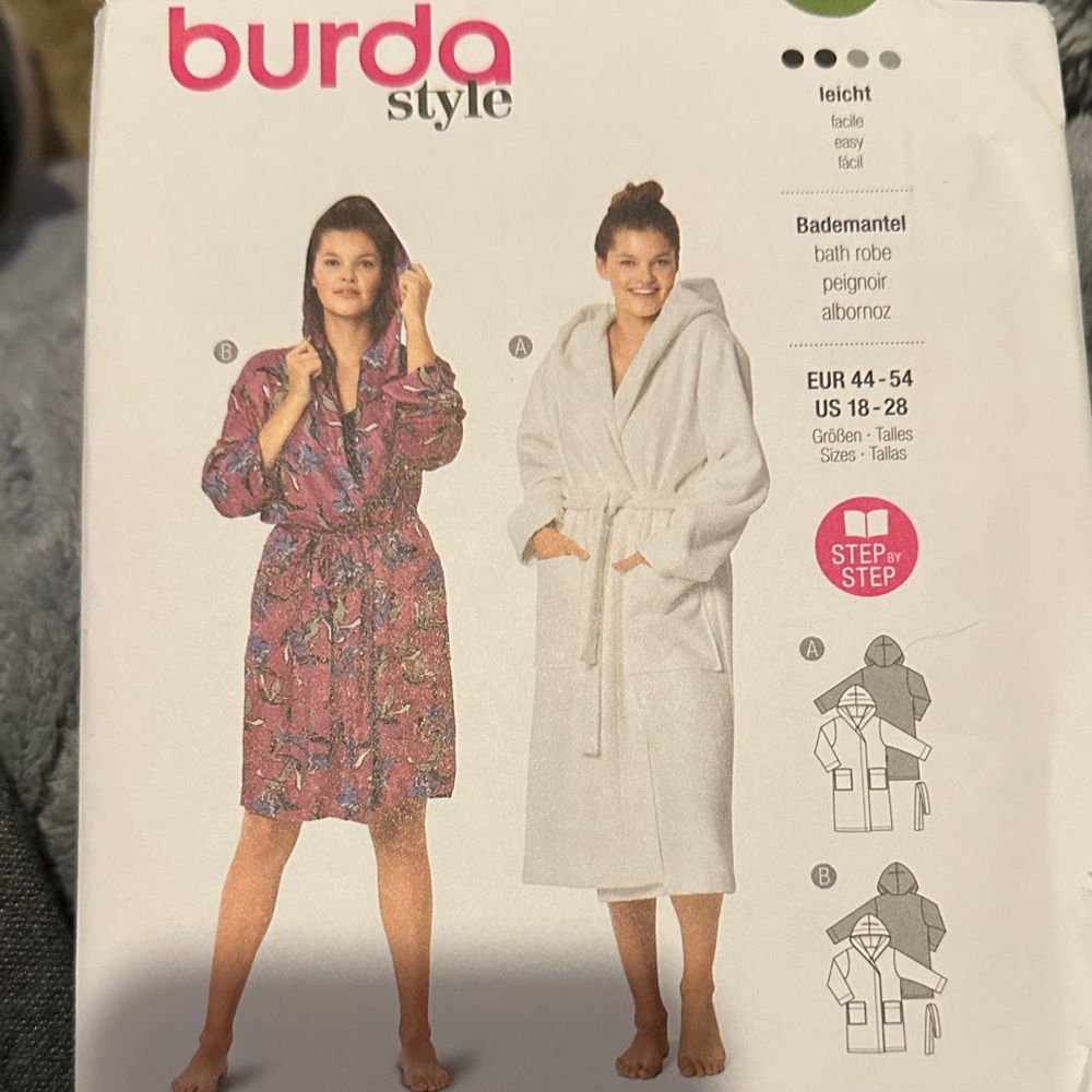 Burda Women's Bathrobe Pattern size 18 to 28 New Uncut & Factory Folded - Picture 1 of 1
